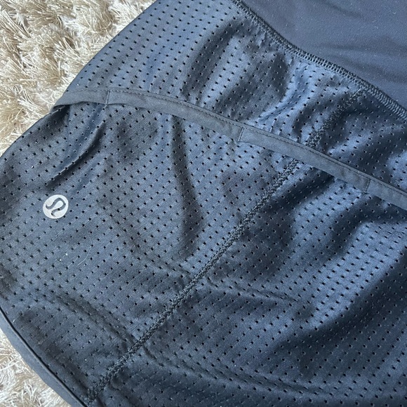 GUC lululemon run shorts sz 6 - Picture 3 of 3